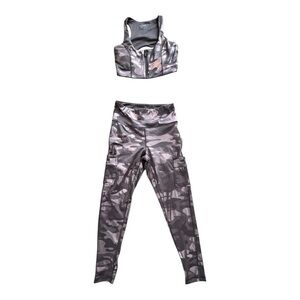 Camo Print rose gold and brown Women's workout kit bra and leggings size small